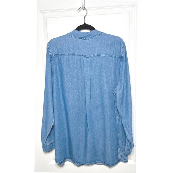 Chico's Women's Blue Denim Wash Long Sleeve Button Down Shirt Tunic Lightweight - Picture 2 of 7